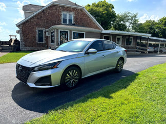Used 2023 Nissan Altima 2.5 SV image 1