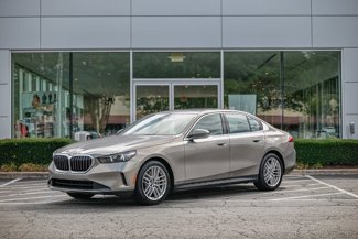 Used 2024 BMW 530i image 1