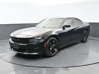 Used 2018 Dodge Charger SXT w/ Blacktop Package image 1