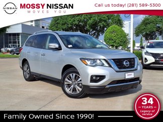 Used 2020 Nissan Pathfinder SV image 1