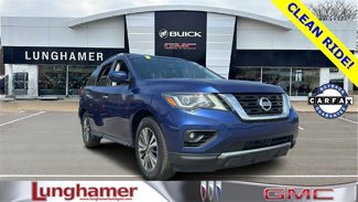 Used 2018 Nissan Pathfinder SV image 1