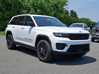 Used 2024 Jeep Grand Cherokee Altitude image 1