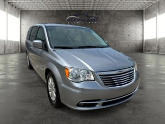 Used 2016 Chrysler Town & Country Touring image 1