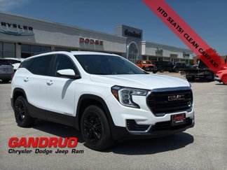 Used 2022 GMC Terrain SLE w/ Driver Convenience Package image 1
