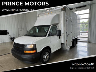 Used 2018 Chevrolet Express 3500 w/ Driver Convenience Package image 1