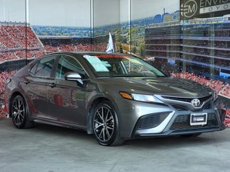 Used 2021 Toyota Camry SE w/ Carpet Mat Package (TMS) image 1