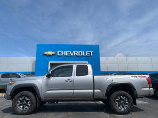 Used 2017 Toyota Tacoma TRD Off-Road image 1