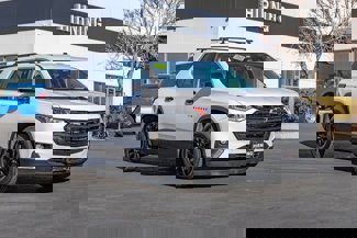 Used 2020 Chevrolet Traverse LT image 1