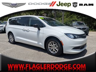 Used 2024 Chrysler Voyager LX image 1