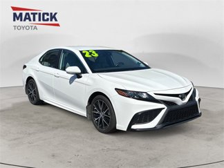 Used 2023 Toyota Camry SE image 1
