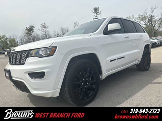 Used 2021 Jeep Grand Cherokee Laredo X image 1