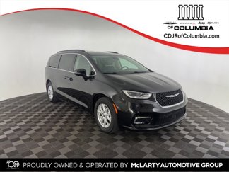 Used 2022 Chrysler Pacifica Touring-L image 1
