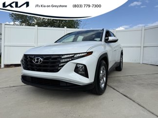 Used 2022 Hyundai Tucson SE image 1