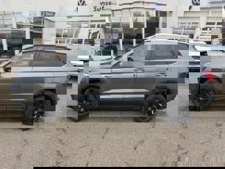 New 2024 Volkswagen Taos SE image 1