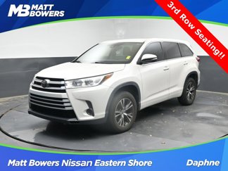 Used 2017 Toyota Highlander LE image 1
