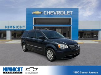 Used 2014 Chrysler Town & Country Touring image 1