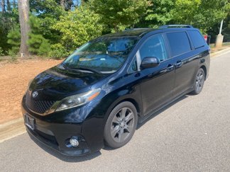 Used 2017 Toyota Sienna SE Premium image 1