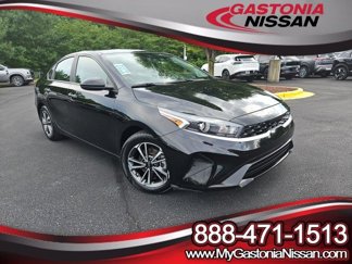 Used 2023 Kia Forte LXS image 1