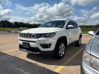 Used 2017 Jeep Compass Latitude image 1