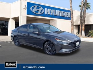 New 2022 Hyundai Elantra SEL image 1