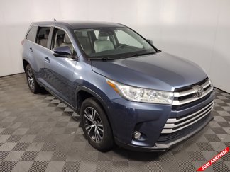 Used 2017 Toyota Highlander Plus image 1