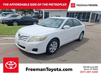 Used 2011 Toyota Camry LE image 1