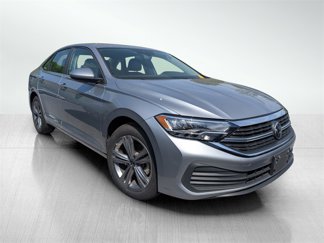 Used 2024 Volkswagen Jetta SE image 1