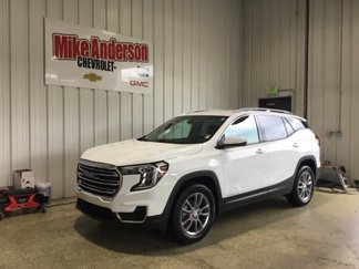 Used 2024 GMC Terrain SLT image 1