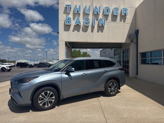 Used 2022 Toyota Highlander XLE image 1
