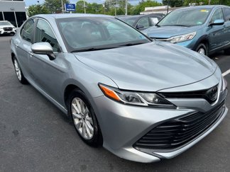 Used 2018 Toyota Camry LE image 1