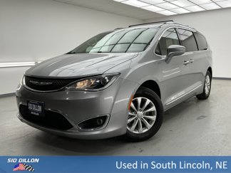 Used 2018 Chrysler Pacifica Touring-L image 1