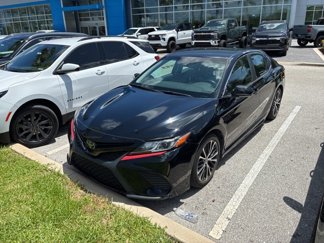 Used 2020 Toyota Camry image 1