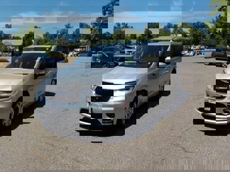 Used 2023 Chrysler Pacifica Touring-L image 1