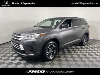 Used 2018 Toyota Highlander LE image 1