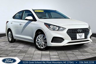 Used 2021 Hyundai Accent SE image 1