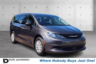 Used 2021 Chrysler Voyager L image 1