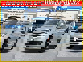 Used 2022 Chrysler Voyager LX image 1