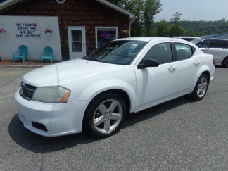 Used 2013 Dodge Avenger SE image 1