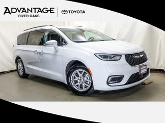 Used 2022 Chrysler Pacifica Touring-L image 1