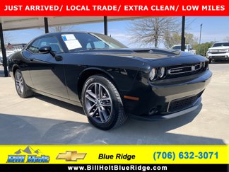 Used 2019 Dodge Challenger SXT image 1