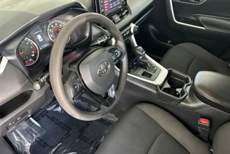 Used 2021 Toyota RAV4 LE image 1