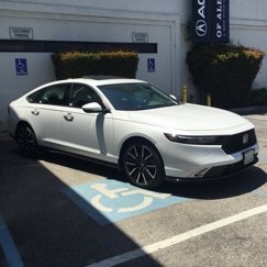 Used 2023 Honda Accord Touring image 1