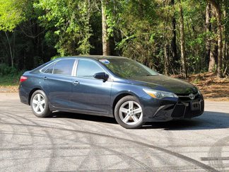 Used 2015 Toyota Camry SE image 1