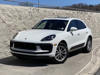Certified 2025 Porsche Macan image 1
