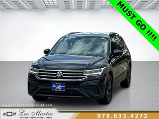 Used 2022 Volkswagen Tiguan SE image 1