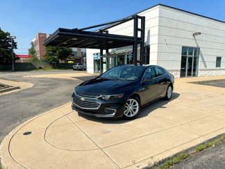 Used 2017 Chevrolet Malibu LT image 1