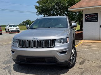 Used 2018 Jeep Grand Cherokee Laredo image 1