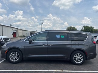 Used 2022 Chrysler Pacifica Touring-L image 1