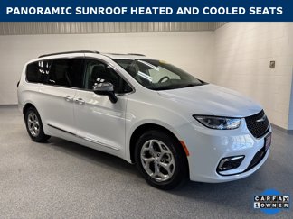 Used 2023 Chrysler Pacifica Limited image 1