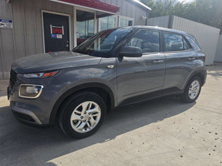 Used 2022 Hyundai Venue SE image 1